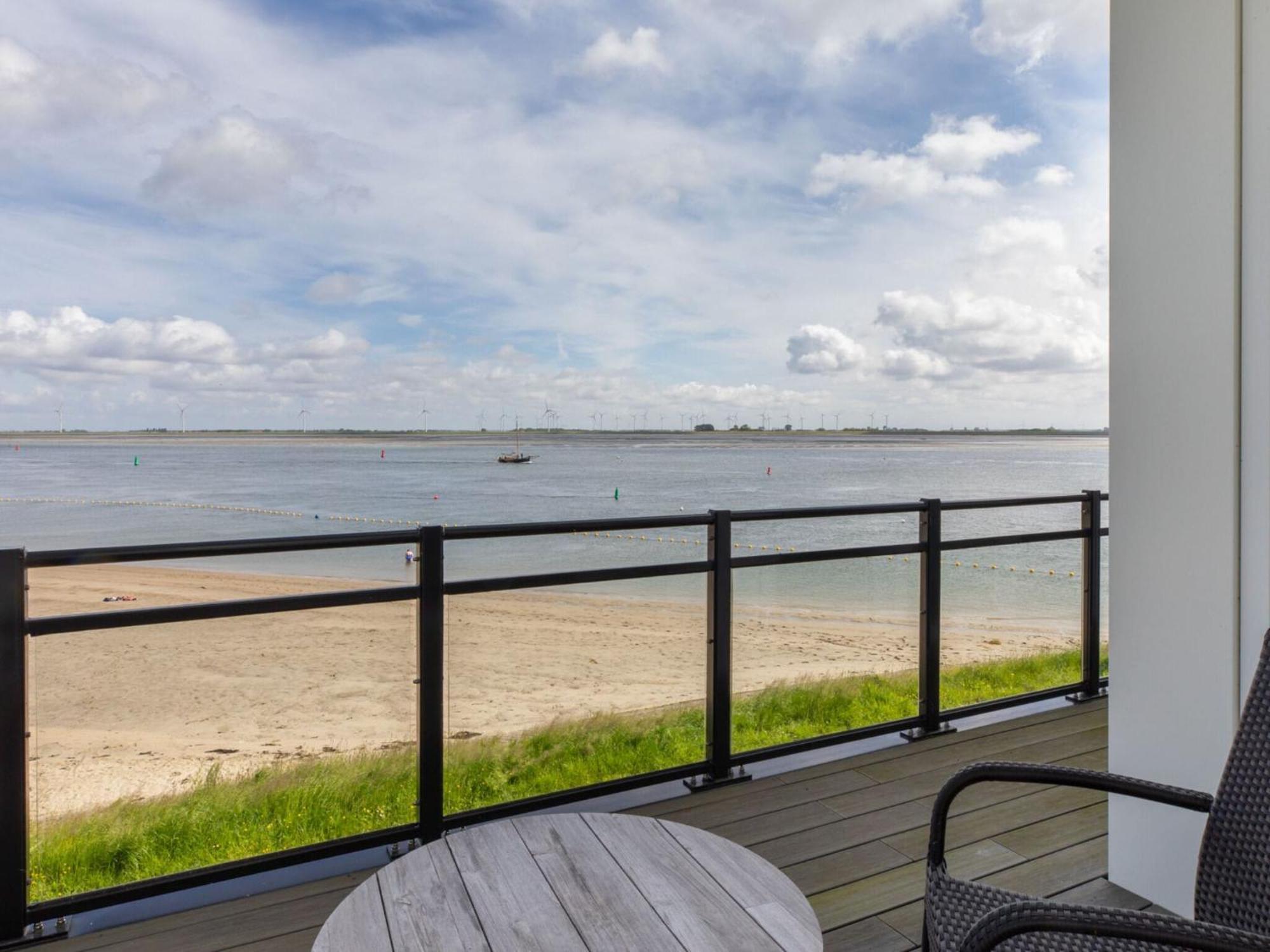 Vakantiehuis Luxury With Water Views
