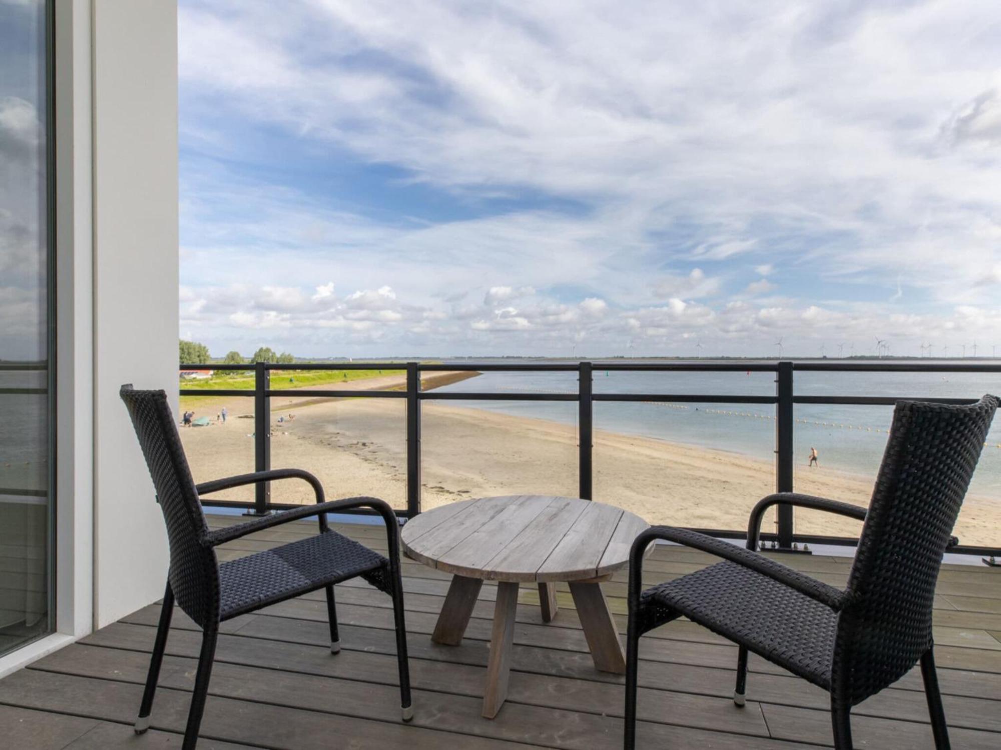 Luxury With Water Views *